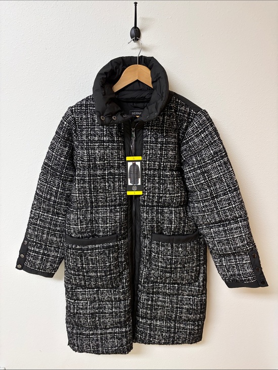 Bernardo Jackets & Blazers - Bernardo Black & White Tweed Long Puffer Coat with removable collar. Women’s S